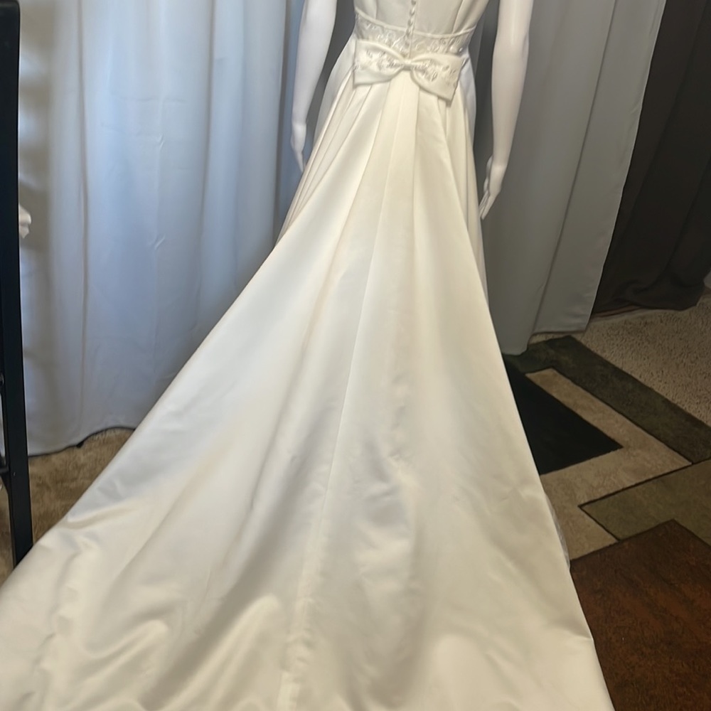 Wedding gown by Jasmine